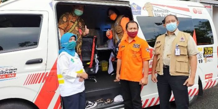 Bantuan mobil mesin Polymerase Chain Reaction (PCR) dari pemerintah pusat melalui Badan Nasional Penanggulangan Bencana (BNPB) yang untuk Pemprov Jatim. foto: ist/ bangsaonline.com