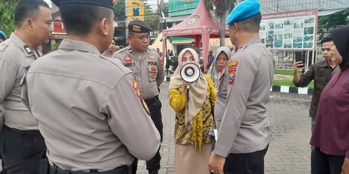 asn-protes-ke-polres-situbondo-tuntut-penahanan-tersangka-pengeroyokan