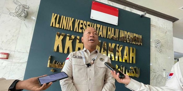 Plt Kepala Pusat Kesehatan Haji Kemenhaj, Dani Pramudya, ketika memberi keterangan pers. Foto: MCH 2026