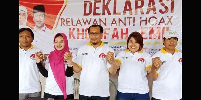 Relawan Anti Hoax Khofifah-Emil (RAH-Khamil) dideklarasikan untuk melawan berita hoax yang kerap menyerang pasangan Cagub-Cawagub Nomor Urut 1. Foto: DIDI R/BANGSAONLINE