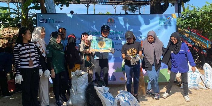 hari-lingkungan-hidup-sedunia-pln-ajak-masyarakat-tuban-bersih-bersih-pantai