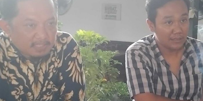 Ketua Bawaslu (kanan) dan Divisi Hukum, Pencegahan, Partisipasi Masyatakat dan Hubungan Masyarakat Bawaslu (kiri) Kota Madiun. Foto : Hendro Suhartono/BANGSAONLINE.com 