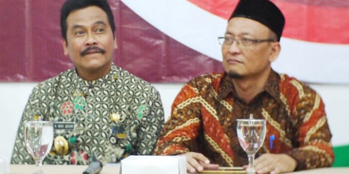 Wabup Moh. Qosim dan Wakil Ketua DPRD Gresik Ahmad Nurhamim dalam sebuah kesempatan. foto: SYUHUD/ BANGSAONLINE