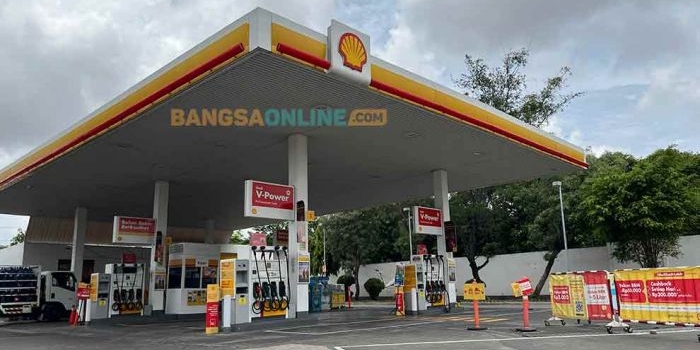Kosong melompong, BBM RON 92 ke atas di SPBU Shell hingga saat ini belum tersedia. Foto: Sulthon/Bangsaonline.