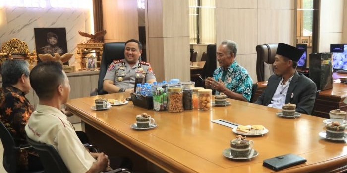  Kapolres Gresik AKBP Ramadhan Nasution saat menemui kunjungan Formagam.foto:ist.
