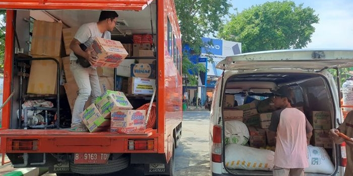 Persiapan bantuan dari BPBD Pamekasan untuk korban erupsi Semeru. 