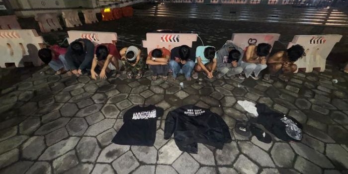 diduga-hendak-tawuran-gangster-bersajam-diamankan-saat-konvoi-di-kawasan-masjid-agung-surabaya