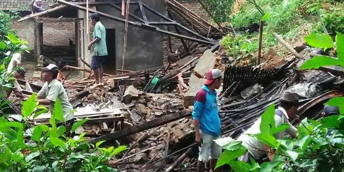 Bencana alam Pacitan yang memporak-porandakan pemukiman warga. foto: IST