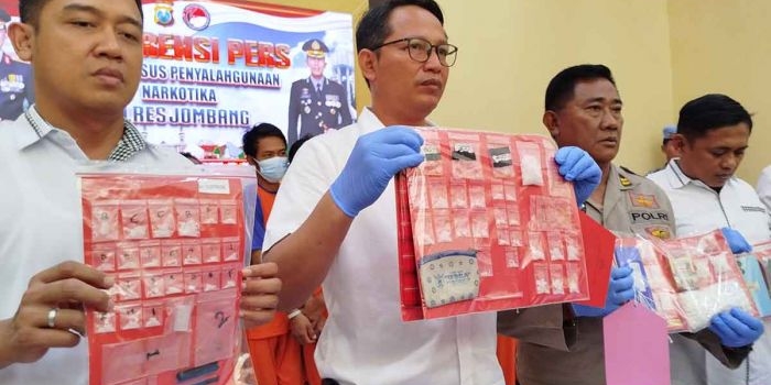 2-pekan-satresnarkoba-polres-jombang-tangkap-13-tersangka-dari-12-kasus