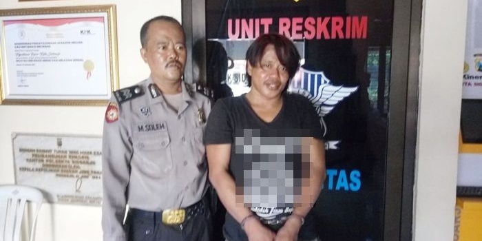 Pelaku pencurian Hp bersama petugas.