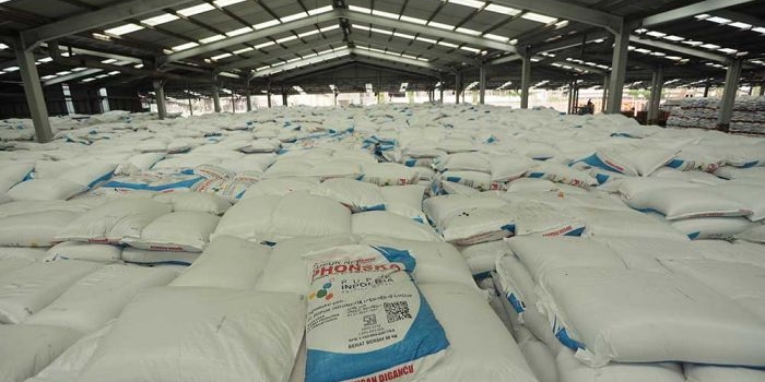 Stok pupuk produk Petrokimia Gresik di gudang. Foto: Ist.
