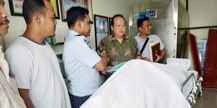 dr Bagus saat dievakuasi dari RS Pusdik Gasum Porong dibawa ke Adi Jasa Surabaya.