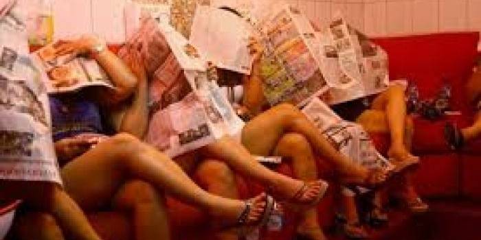 Para pekerja seks di Gang Dolly sebelum ditutup 