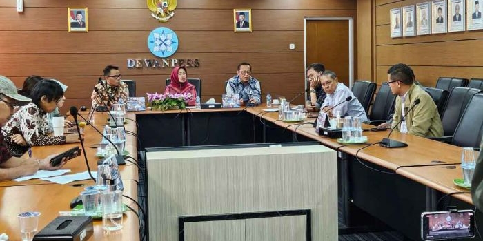 Ketua Dewan Pers, Ninik Rahayu, saat menjelaskan pedoman penggunaan AI dalam karya jurnalistik.
