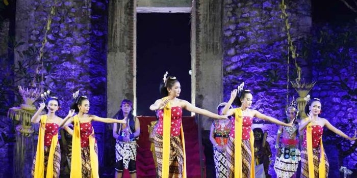Suasana pertunjukan tari kolosal di Sendange Tirto Kamandanu. Foto: Ist
