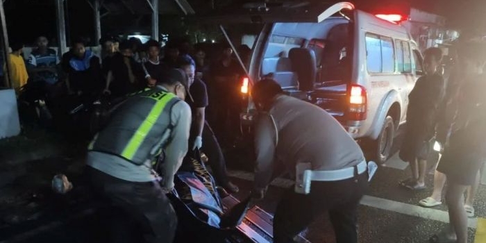 tabrak-lari-antara-bus-dan-motor-di-pamekasan-penumpang-tewas-di-lokasi