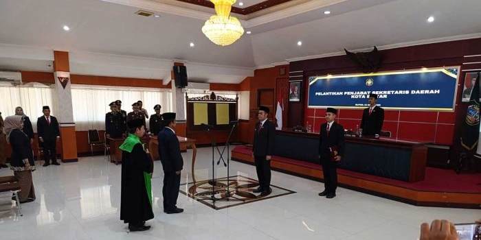 Pelantikan Tri Iman sebagai Pj Sekdakot Blitar.