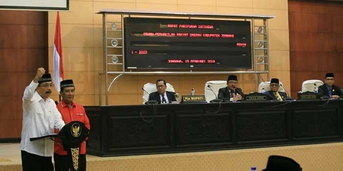 Gus Syaf dan Choirul Anam saat paparan Visi Misi di depan anggota DPRD