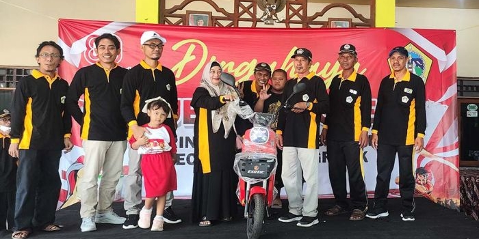 semarakkan-hut-ke-80-ri-pemdes-sembunganyar-gelar-jalan-sehat-berhadiah-motor-listrik