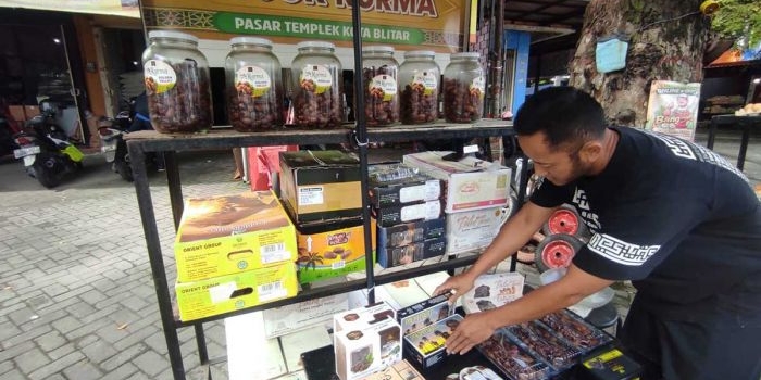 lapak-kurma-di-blitar-ini-raup-omzet-rp125-juta-saat-ramadhan