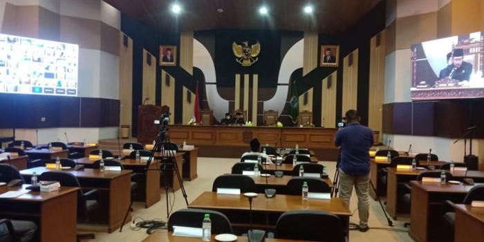 Sidang paripurna pengantar nota keuangan Raperda APBD Pasuruan Tahun Anggaran 2022.