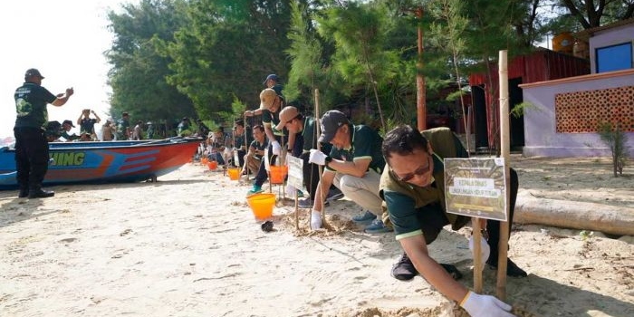 tppi-gelar-aksi-lingkungan-di-pantai-purworejo-tuban