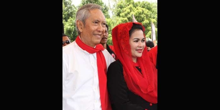 Puti saat bersama Guntur Soekarno Putra. Foto: IST