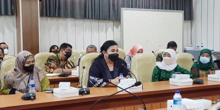 Komisi E DPRD Jatim melakukan monitoring dan evaluasi (monev) di Kabupaten Jember. foto: istimewa