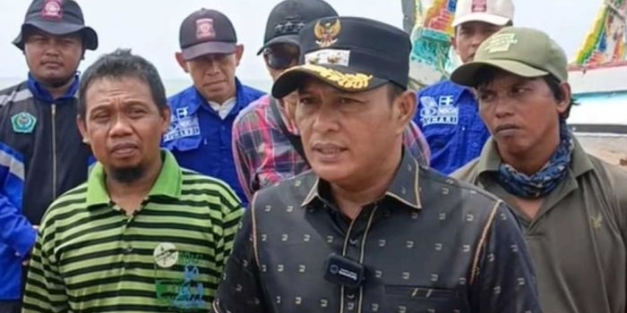 kunjungi-warga-blaban-yang-terkena-musibah-wabup-pamekasan-sarankan-nelayan-bentuk-kub