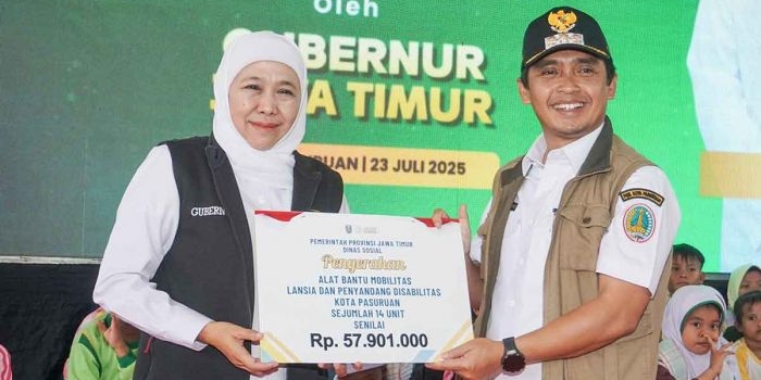 gubernur-khofifah-salurkan-bansos-rp162-miliar-di-kota-pasuruan