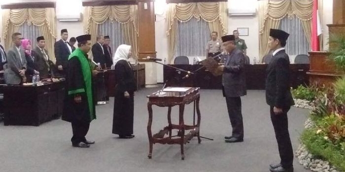 Tufatul Khoiriyah saat prosesi pelantikan.