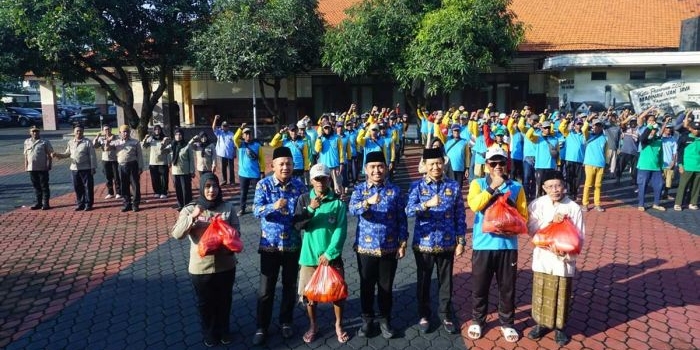 lewat-program-peduli-asn-pemkot-pasuruan-salurkan-4-434-paket-sembako-ramadhan