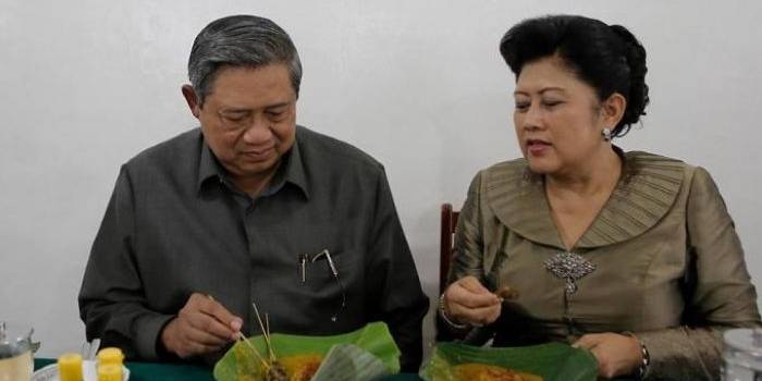 Presiden Susilo Bambang Yudhoyono (SBY) makan bersama isterinya, Ani Yudhoyono. Foto: tribunnews.com