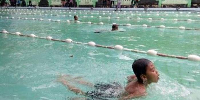 Para atlet renang saat bertanding di kolam renang Bektiharjo, Semanding.