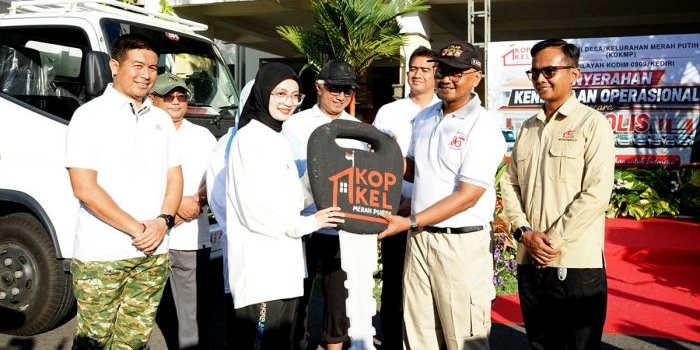 wali-kota-kediri-serahkan-kendaraan-operasional-untuk-kkmp-ngronggo-dan-tosaren