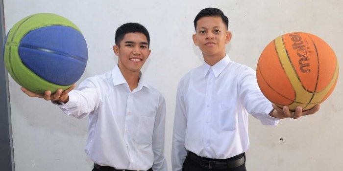 Para peserta seleksi CPNS Kemenkumham, saat menunjukkan skill dalam bermain basket.