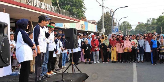 jalan-sehat-dan-pawai-mobil-hias-semarakkan-hari-disabilitas-internasional-2023-di-kota-pasuruan
