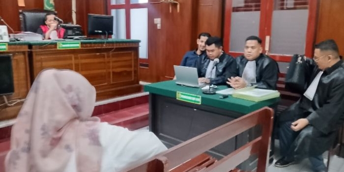 pn-surabaya-tunda-sidang-dugaan-pengedaran-obat-dan-kosmetik-tanpa-izin-ini-sebabnya