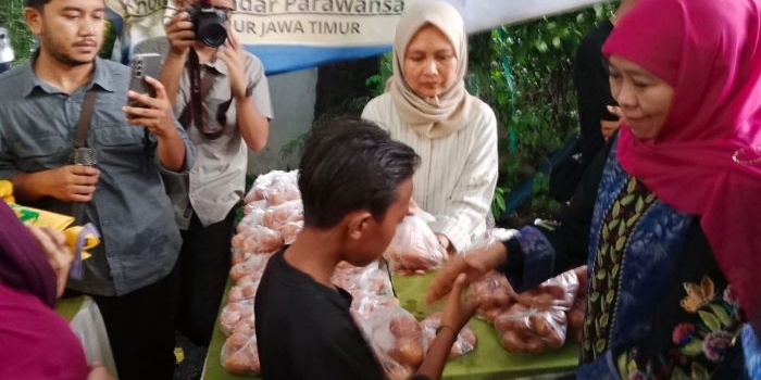 gubernur-khofifah-pasar-murah-ke-25-pemprov-jatim-bantu-penguatan-logistik-keluarga-jelang-ramadan