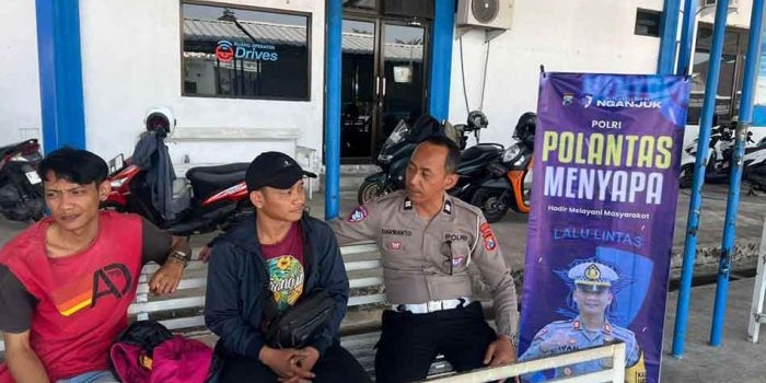 satlantas-polres-nganjuk-hadirkan-pelayanan-humanis-lewat-program-polantas-menyapa
