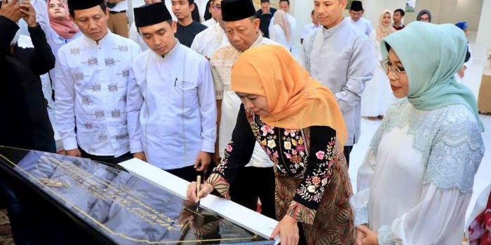 Gubernur Khofifah meresmikan Masjid KHAS Krampyangan di Kawasan Taman Makkah, Kota Pasuruan.