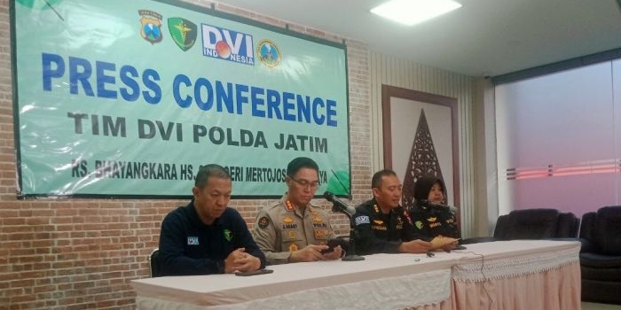 Konferensi pers DVI Polda Jatim terkait perkembangan identifikasi jenazah korban tragedi Ponpes Al Khoziny