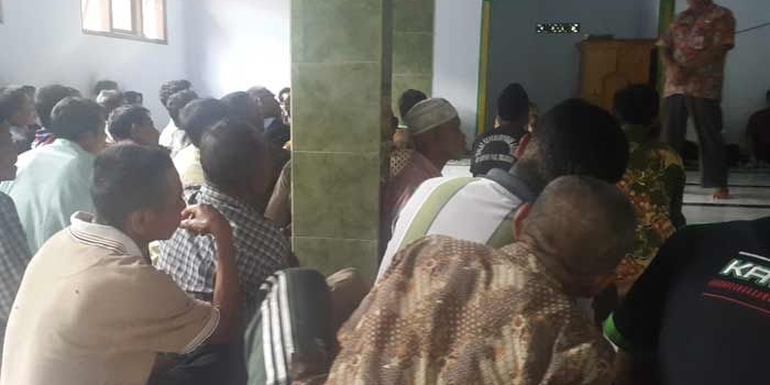 Kegiatan sosialisasi yang sempat dihujani interupsi, beberapa waktu lalu. foto: ist