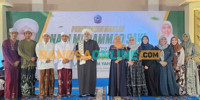 peringati-maulid-nabi-di-lirboyo-kediri-gubernur-khofifah-ajak-santri-amalkan-ilmu-dan-keikhlasan
