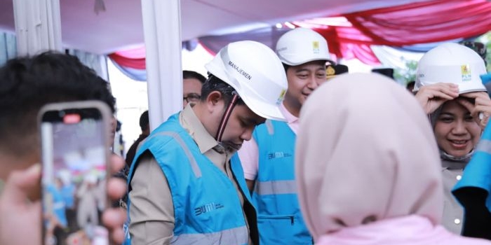 warga-dusun-bandealit-tempurejo-akhirnya-rasakan-listrik-ini-pesan-bupati-jember