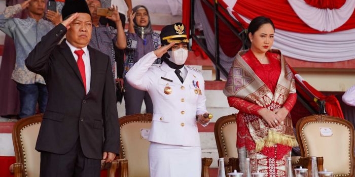 di-upacara-pengibaran-bendera-hut-ri-wali-kota-mojokerto-kedaulatan-kunci-indonesia-emas