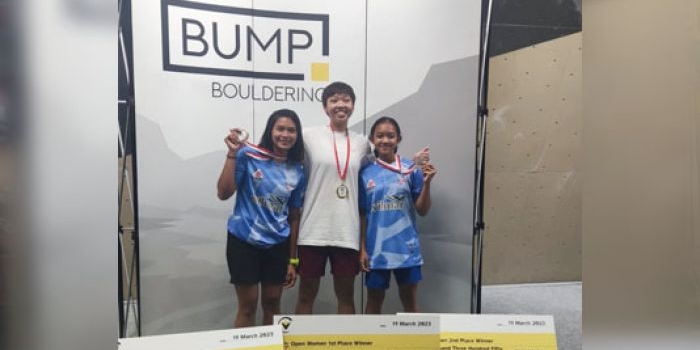 Ketiga atlet Sea Climbing KONI Gresik saat di podium menerima medali. 
