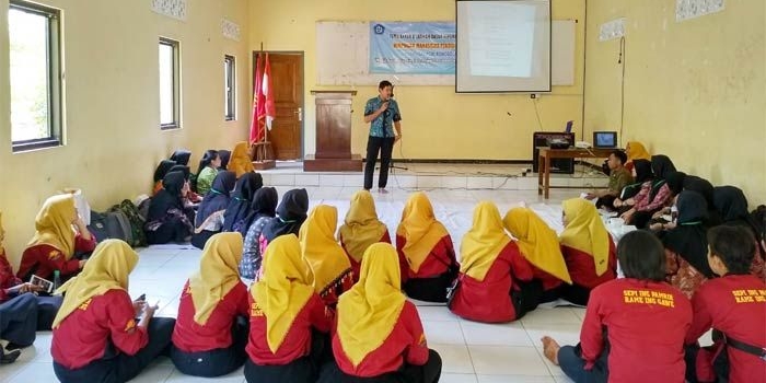 Suasana temu akrab dan LDKM mahasiswa Prodi Matematika Unirow. foto: GUNAWAN/ BANGSAONLINE