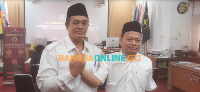 Andi Sulandra (kiri) dan Fatkhur Rahman. Foto: SYUHUD/ BANGSAONLINE