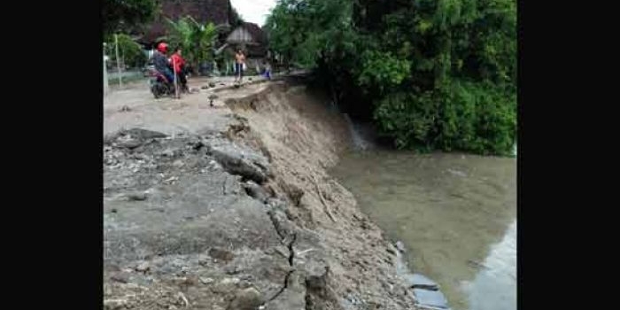 Talut yang ambrol diduga konstruksinya tidak sesuai dengan spesifikasi